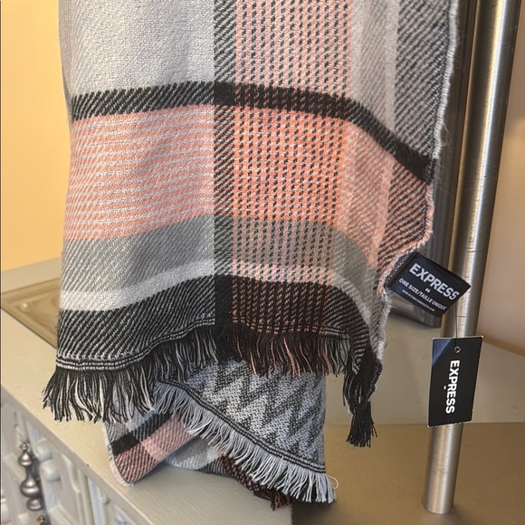 Express NWT Reversible Luxurious Gray and Rose Bordered Wrap Shawl - Picture 2 of 8